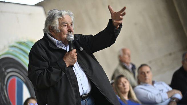 José Mujica pidió levantar la mira de la discusión política.