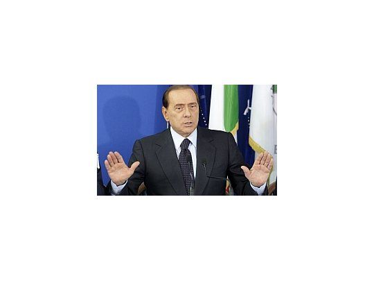 La prensa italiana reveló que el jefe de gobierno habría presionado a la policía para que libere a una joven de 17 años, detenida por robo