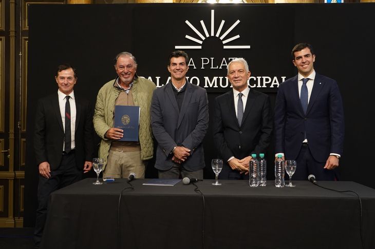 El exgobernador salteño, Juan Manuel Urtubey, reconocido en La Plata por Julio Alak. El exgobernador salteño, Juan Manuel Urtubey, reconocido en La Plata por Julio Alak.