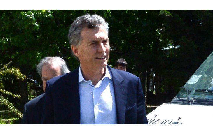 A horas del encuentro tripartito convocado por un decreto publicado en el Boletín Oficia, todavía no se sabe el lugar, ni horario, ni siquiera qué dirigentes empresarios o gremiales asistirán. (Foto Presidencia).