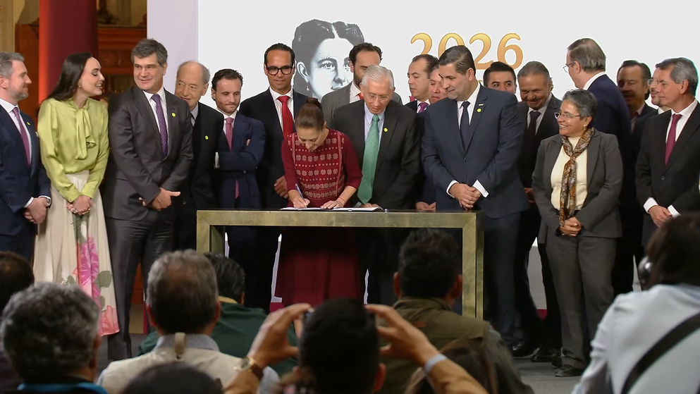 Firma del acuerdo por el acero mexicano en la Mañanera.