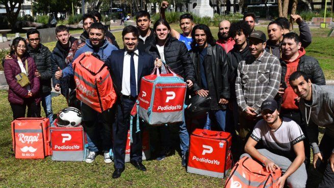 El legislador libertario busca prohibir las regulaciones a las apps de delivery.