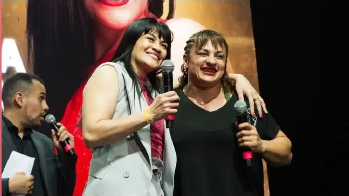 The emotional farewell of the Tigressa Acuña for Alejandra Locomotora Oliveras