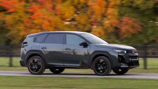 El nuevo Citroën C5 Aircross llegó desde Francia con diseño renovado, líneas más rectas y llantas negras de 19 pulgadas El nuevo Citroën C5 Aircross llegó desde Francia con diseño renovado, líneas más rectas y llantas negras de 19 pulgadas