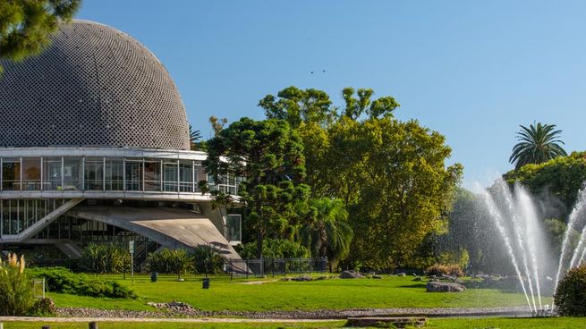 Tras la crítica de científicos, Ludovica Squirru decidió suspender la presentación de su libro en el Planetario