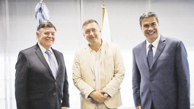 CITA. El gobernador Jorge Capitanich, junto con empresarios de Magic Flame.