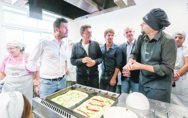 San Fernando.. Sergio Massa llevó a Marcelo Tinelli a visitar un taller de oficios y lo postuló como candidato único de Alternativa Federal para la gobernación bonaerense.