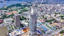 La Tour F en construcción en Abiyán, en Costa de Marfil, proyecto que busca convertirse en el edificio más alto del continente