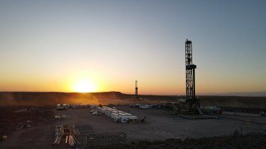 Argentina alcanzó un nuevo máximo histórico en mayo con 893,2 kbbl/d, impulsado principalmente por el desarrollo de Vaca Muerta y el crecimiento del crudo no convencional (shale).