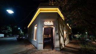 Una cala del Mediterráneo en San Isidro: el bar que rompe con lo convencional. Una cala del Mediterráneo en San Isidro: el bar que rompe con lo convencional.