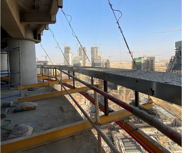 En todos los casos se tratan de obras desafiantes que buscan escalar en lo más alto del cielo africano En todos los casos se tratan de obras desafiantes que buscan escalar en lo más alto del cielo africano