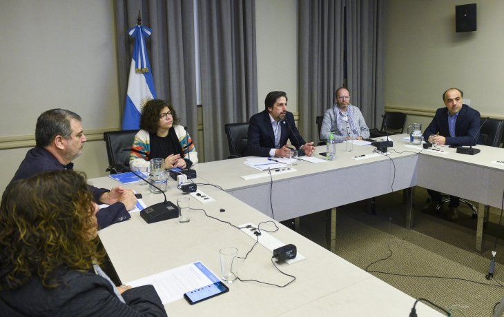 El ministro de Educaci&oacute;n, Nicol&aacute;s Trotta, y la secretaria de Acceso a la Salud, Carla Vizzotti, durante el debut de una comisi&oacute;n clave.