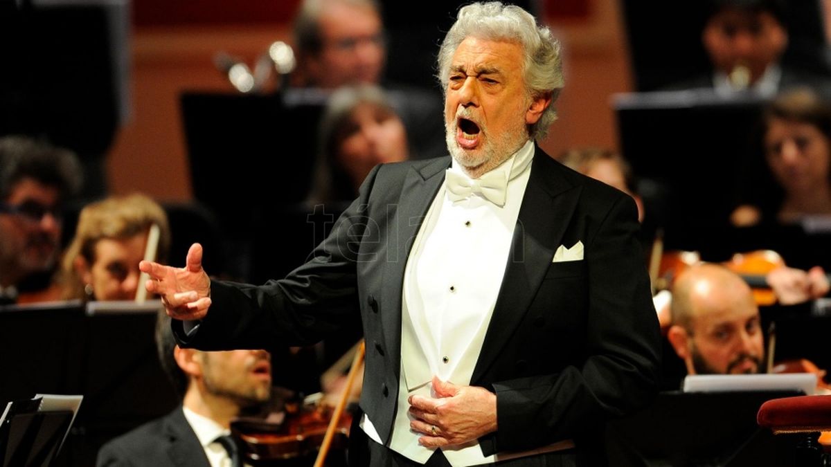 The Teatro Colón gave a standing ovation to Plácido Domingo on his return to the country
