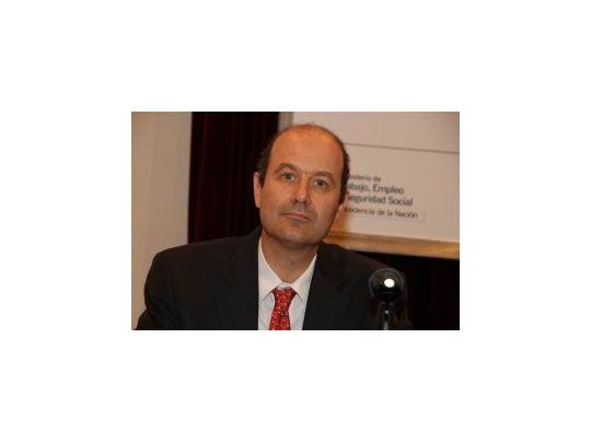 Sturzenegger acusó al Gobierno de apretar y asustar para bajar el blue