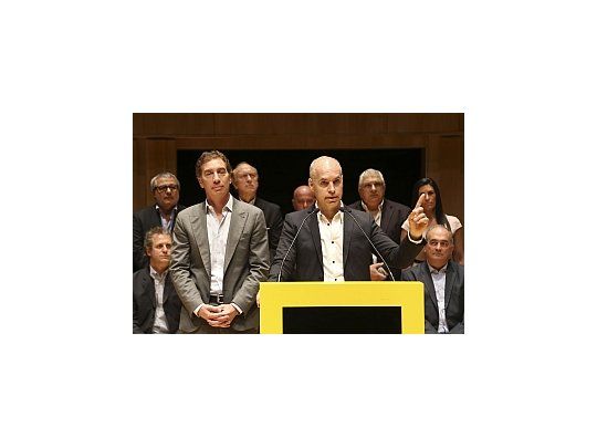 Horacio Rodríguez Larreta y Diego Santilli encabezaron la presentación del nuevo gabinete porteño.
