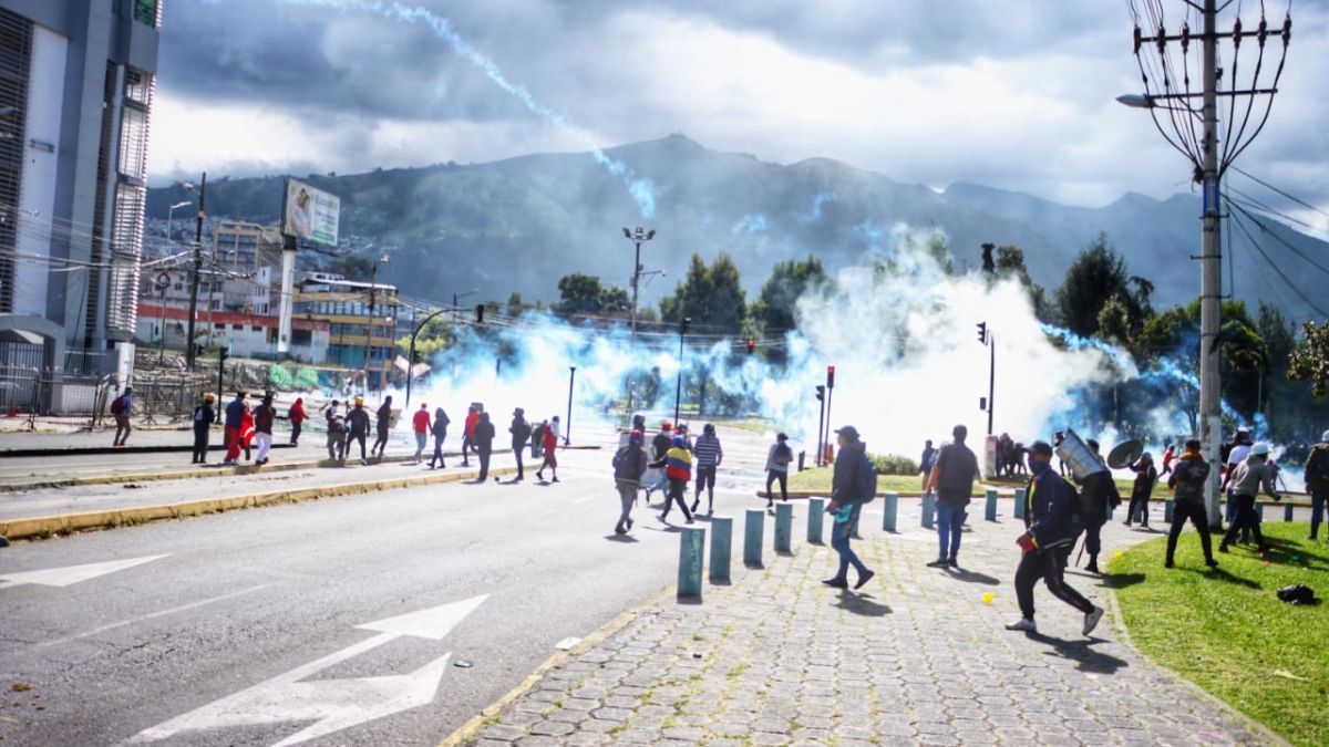 the protests reached the gates of Congress and the Police repressed with gas