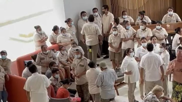 empleados del hotel.jpg