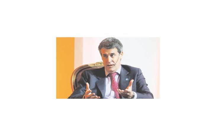 OPTIMISMO. Pasó por el Reuters Summit el ministro Prat Gay derrochando optimismo por la economía. Se refirió a la baja de la inflación y a la salida de la recesión. “No habrá una apertura inmediata ni indiscriminada”, prometió.