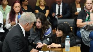Fernando Burlando junto a Dalma y Giannina Maradona