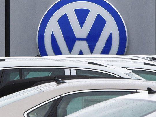 El fabricante está acusado de haber instalado sin conocimiento de sus clientes un sistema informático que hacía que sus vehículos diésel parecieran menos contaminantes de lo que en realidad eran.