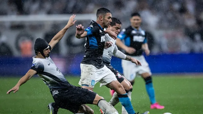 Negocio académico. Racing empató en su visita a Corinthians.