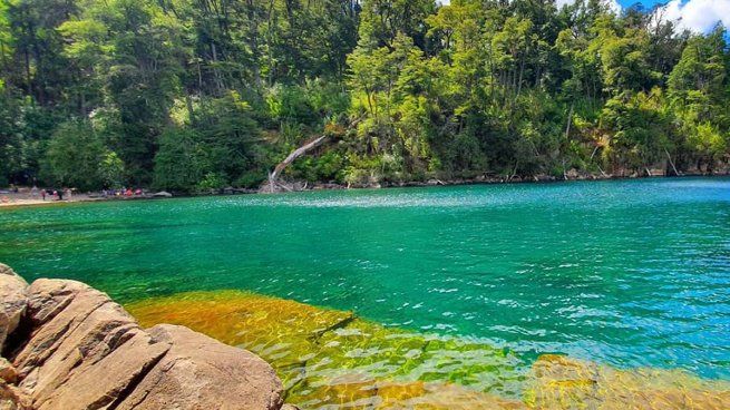 Las playas de Yuco son conocidas como el Caribe Patagónico por sus aguas cristalinas y arena blanca.