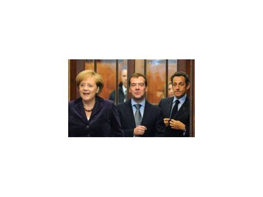 La canciller alemana, Angela Merkel, el líder del Kremlin, Dmitri Medvedev y el presidente francés, Nicolas Sarkozy.