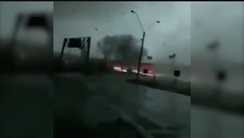 voladuras de techos, caidas de postes y cortes de luz por un tornado en chile