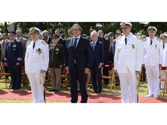 El ministro de Defensa, Julio Martínez, encabezó la ceremonia de juramento y puesta en funciones