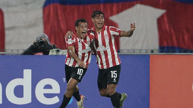 Estudiantes quedó líder de su grupo y sigue firme en la Libertadores.