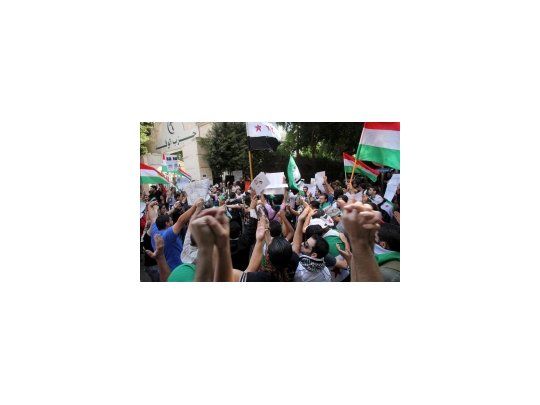 El canal estatal precisó que 1.180 detenidos, implicados en los incidentes en Siria y que tenían sus manos limpias de sangre, fueron liberados hoy (martes).