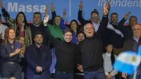 En La Plata, Axel Kicillof respaldó la candidatura a intendente de Julio Alak, su ministro de Justicia.