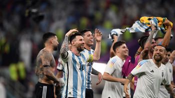 Festejo de Selección. Argentina se impuso 2-1 sobre Australia y está en cuartos del Mundial de Qatar.