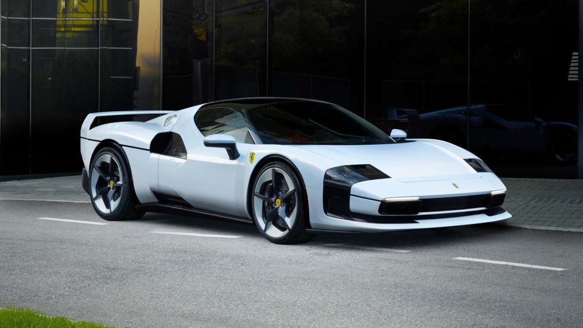 New Ferrari SC40: the modern tribute to the spirit of the F40, the last car approved by its creator