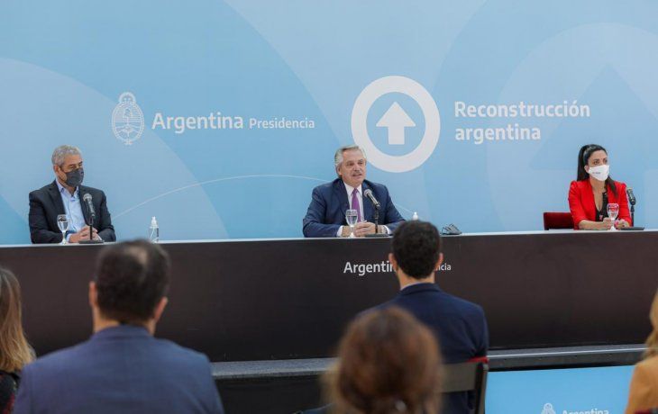 El Presidente anunció la construcción y entrega de viviendas para mayores de 60 años en complejos especiales.