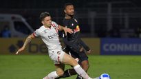 Estudiantes ganó en Brasil y se garantizó el primer lugar del Grupo C de la Libertadores.