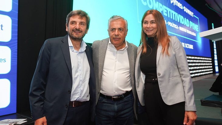 Guillermo Pensado, presidente de la Cámara Mendocina de Empresas Mineras (CaMEM); Alfredo Cornejo, gobernador de Mendoza, y Blanca Chávez, socia gerente en HASU. Guillermo Pensado, presidente de la Cámara Mendocina de Empresas Mineras (CaMEM); Alfredo Cornejo, gobernador de Mendoza, y Blanca Chávez, socia gerente en HASU.