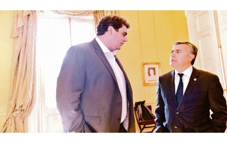 Espalda. El ministro Martín Kerchner trabaja con Alfredo Cornejo desde antes de que éste asumiera la gobernación. Fue clave en la política fiscal que reordenó las cuentas de las provincia y tomó notoriedad en el gabinete.