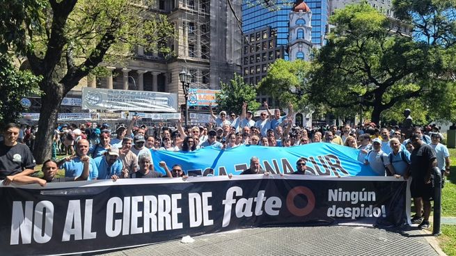El gremio del neumático se movilizó para respaldar la negociación en marcha.