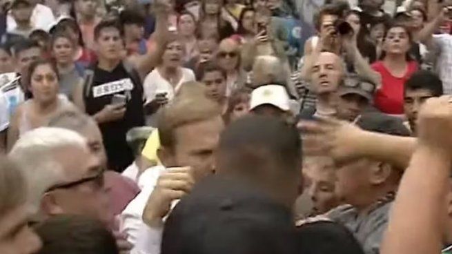 Antes del acto de Milei en Ezeiza, hubieron incidentes entre militantes de La Libertad Avanza y Unión por la Patria.