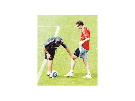 Jota Jota le toca la rodilla a Carrizo. El DT tendrá un dilema en la 6ª fecha: ¿deja al por ahora invicto Chichizola o pone a uno de los emblemas de River?