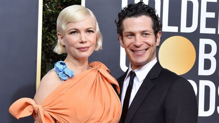 Michelle Williams junto a su pareja, el director Thomas Kail.