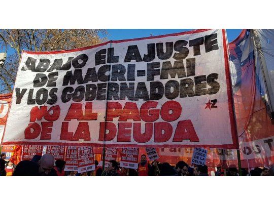 La movilización en repudio al acuerdo con el FMI. Imagen Twitter: Frente de izquierda.