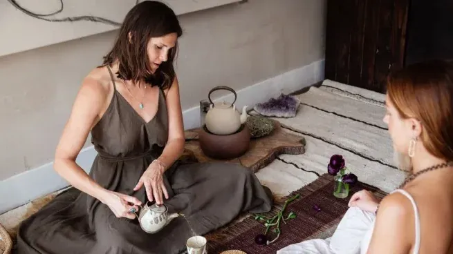 Quién es la cazadora de té y cuál es su propuesta innovadora. 