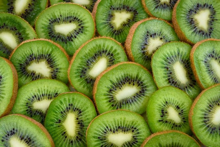 Kiwi contributes to an improvement in the person's mood. 