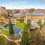 La mansión está ubicada en Chelsea, Londres. La mansión está ubicada en Chelsea, Londres.