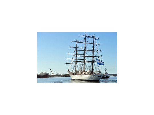 La Fragata Libertad permanece varada en el puerto de Tema desde el 2 de octubre pasado.
