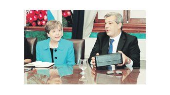 El ministro de Agricultura, Julián Domínguez, firmó un convenio de políticas públicas junto a la secretaria ejecutiva de la CEPAL, Alicia Bárcena.