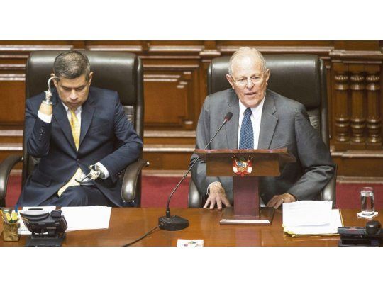 La presidencia de Kuczynski pendía de un hilo en Perú