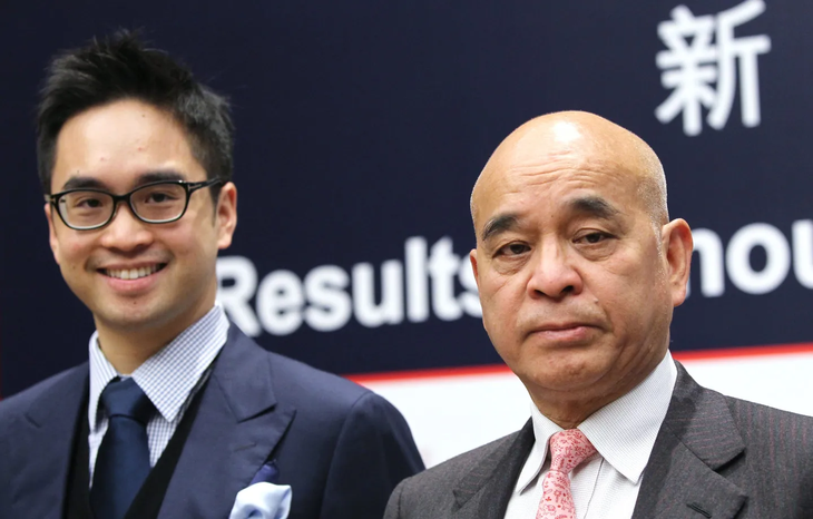 Henry Cheng junto a su hijo mayor, Adrian, quién llevará adelante el control de los millones de la familia. Henry Cheng junto a su hijo mayor, Adrian, quién llevará adelante el control de los millones de la familia.